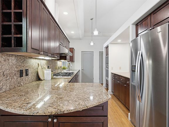 5th image of 13 Treemont Dr
