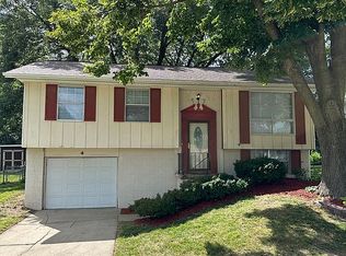 4 Regal Ln, Iowa City, IA 52240