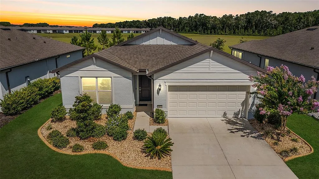 3 bed, 2.0 bath, 1663 sqft, $2,400 — Photo 1