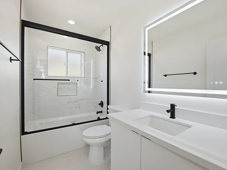 2140 Howard Ave #11 — Photo 9