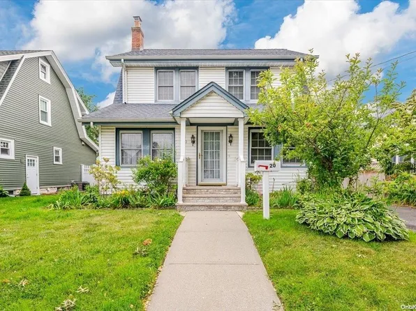 20 Norwich Avenue, Lynbrook, NY 11563