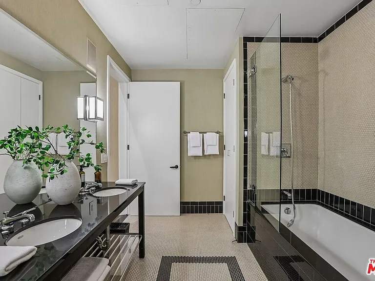 1645 N Vine St #911 — Photo 46