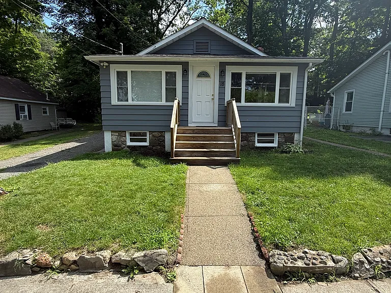 18 Abbott Dr — Photo 1
