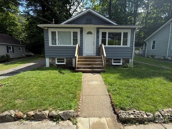 18 Abbott Dr, Lake Hopatcong, NJ 07849