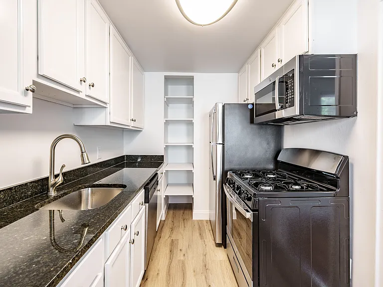 West Gate Townhomes — Photo 8