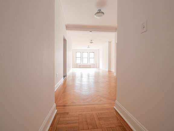 4th image of 680 W End Ave #8R