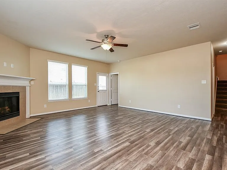 19311 Vermillion Ct — Photo 4