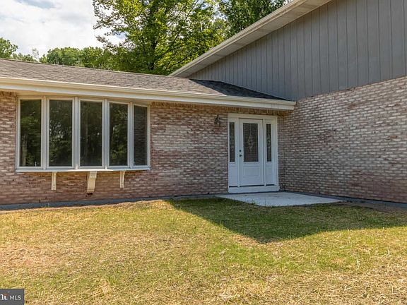 3rd image of 350 Blue Mountain Dr
