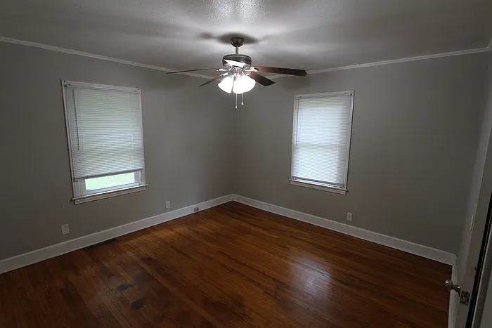 2215 Rosewood Dr — Photo 12