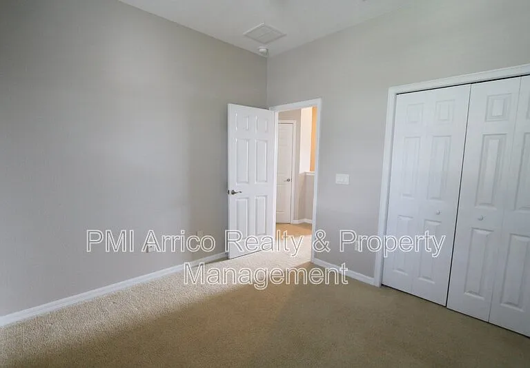 622 Breezeway Ct — Photo 16