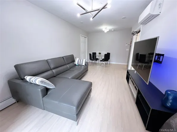 138-12 Northern Boulevard image 4 of 16