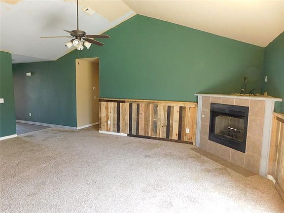 3rd image of 1282 Laurie Ln