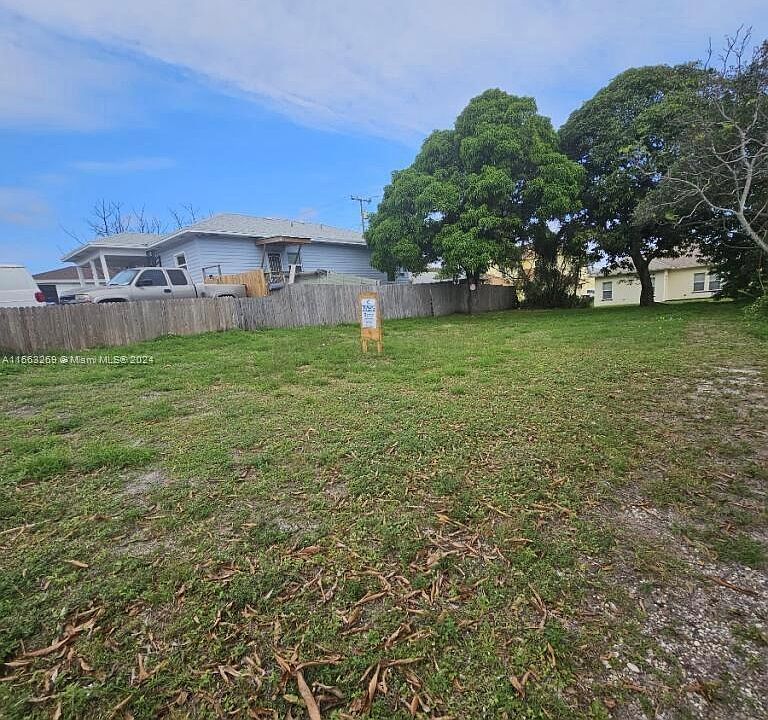 2nd image of 805 21st St
