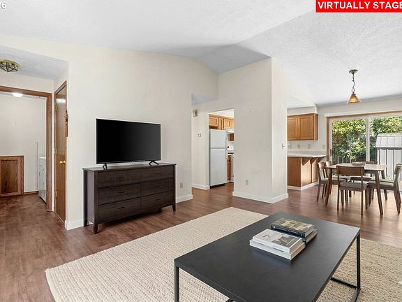 4th image of 219 E Mission Dr