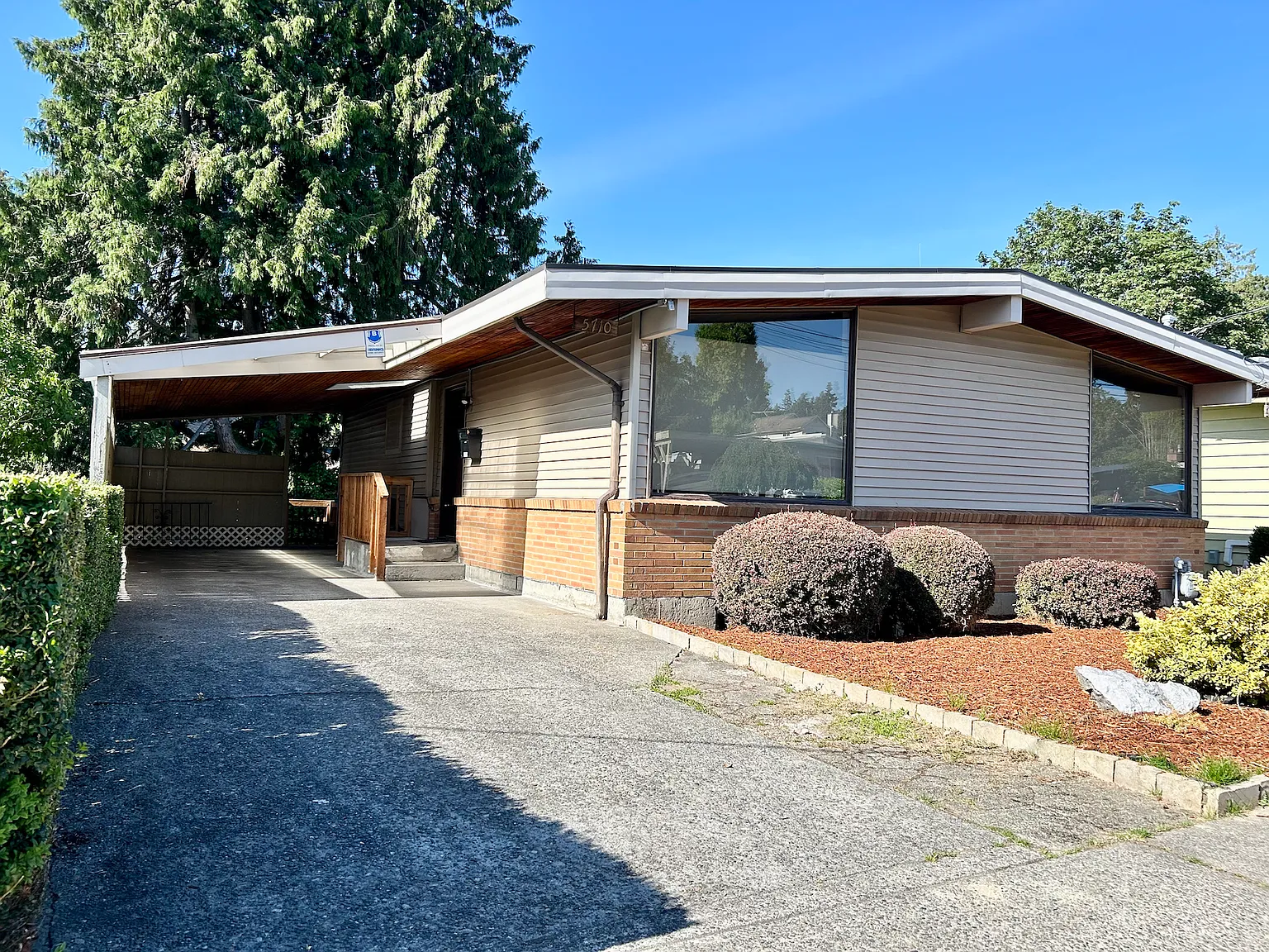 3 bed, 2160 sqft, $3,350 — Photo 2