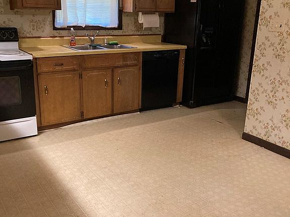 2nd image of 230 Lloyd Dr