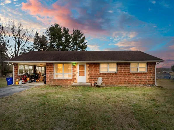 135 Griggs St NE, Christiansburg, VA 24073