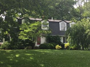 24 Ridge Dr, East Hanover, NJ 07936