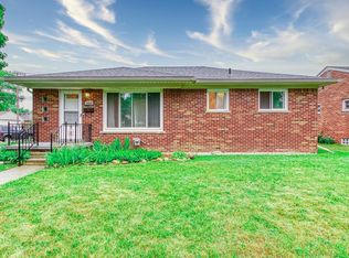 1059 Chippewa St, Mount Clemens, MI 48043