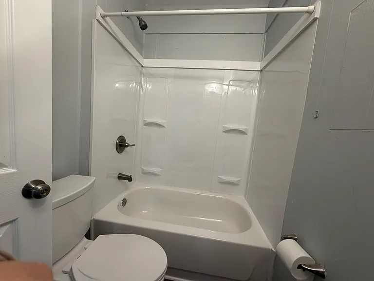 107 N Sanford St — Photo 11
