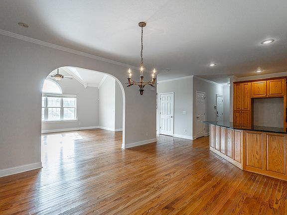 4th image of 9699 Salisbury Ln