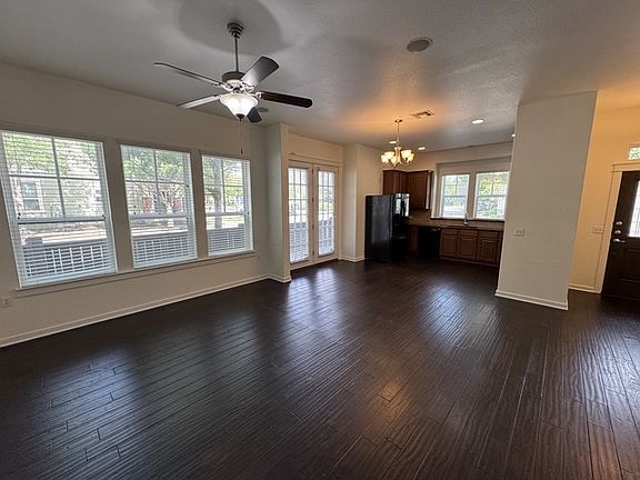 4th image of 2033 Philomena St