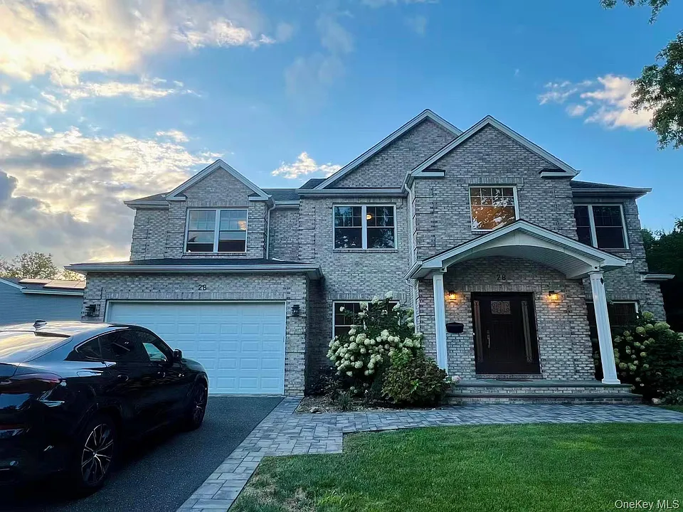 28 Fern Dr E