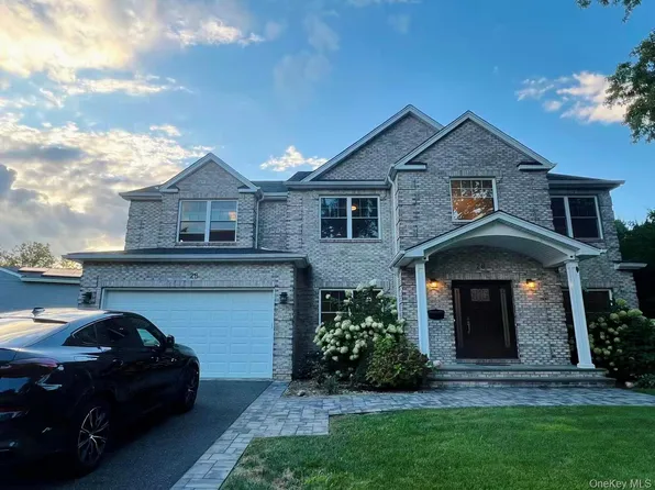 28 Fern Dr E, Jericho, NY 11753