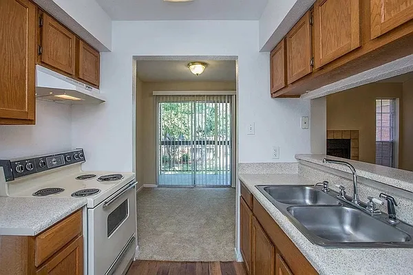 Riverwalk Apartment Homes — Photo 16