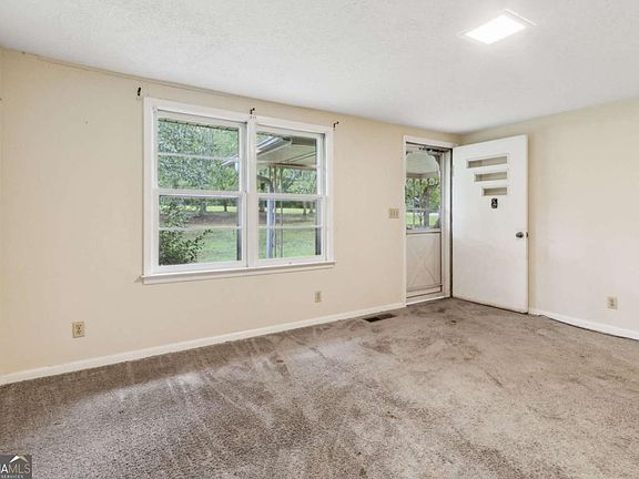 4th image of 81 Russell Rd