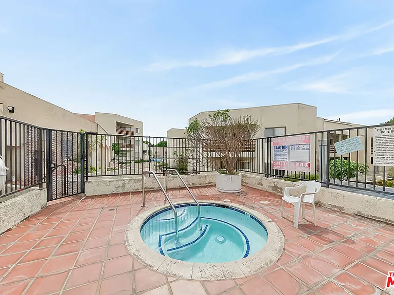 1118 Valencia St #310 — Photo 22