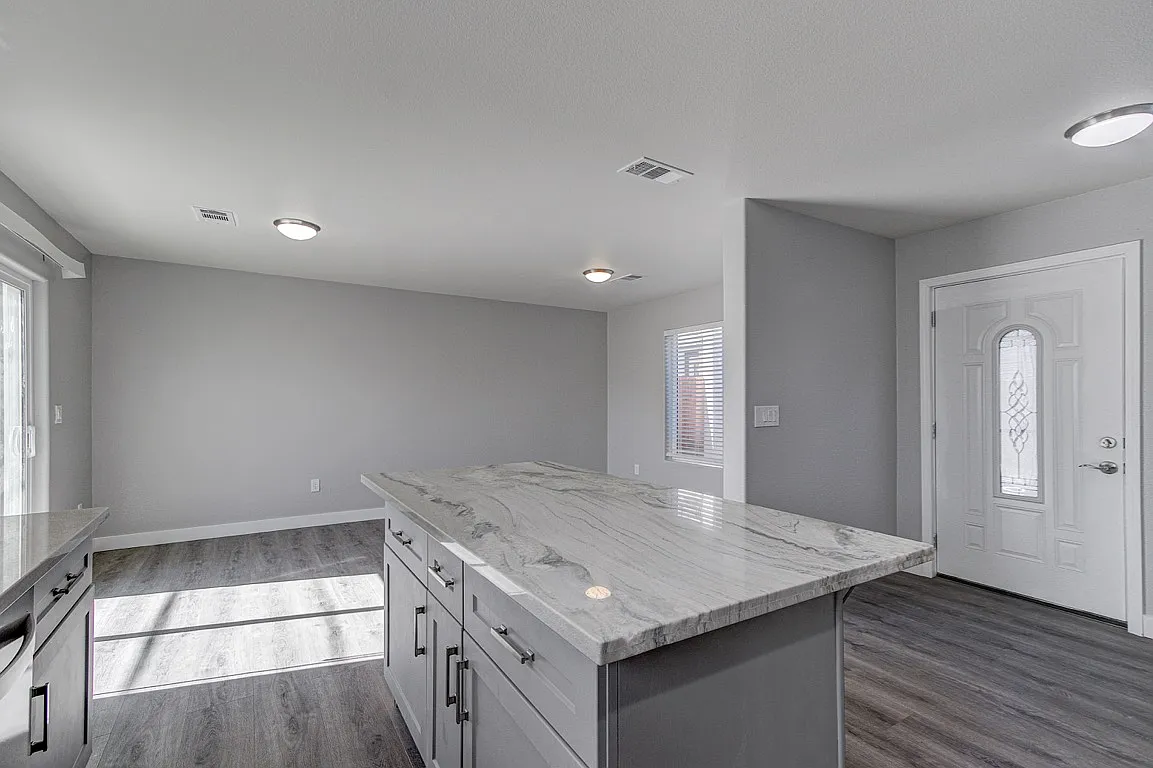 3 bed, 1200 sqft, $2,795 — Photo 2
