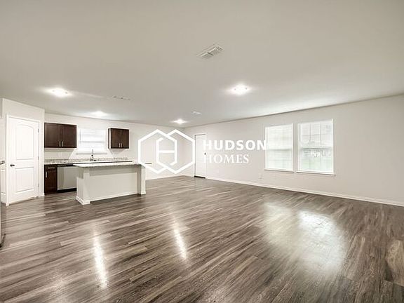 3rd image of 821 Harbor Point Rd