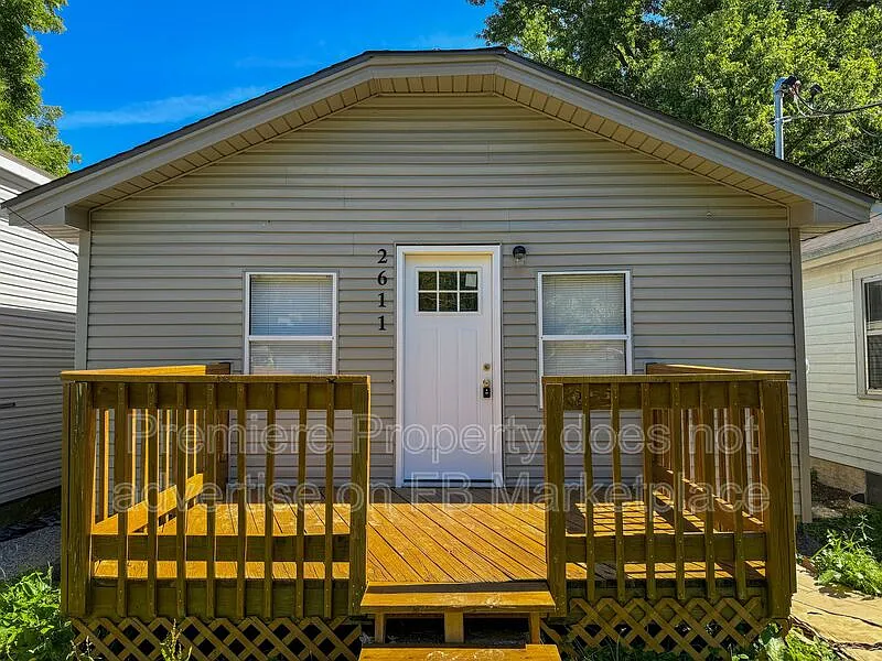 2 bed, 1.0 bath, 720 sqft, $1,035 — Photo 1