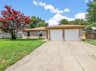 3924 Royal Crest Dr, Fort Worth, TX 76140