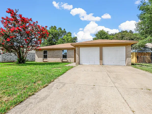 3924 Royal Crest Dr, Fort Worth, TX 76140