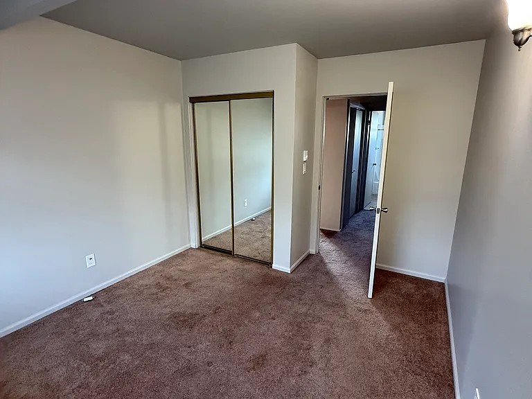 Hall Court Apartments — Photo 9