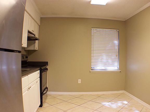 2nd image of 513 Circle Dr APT B4