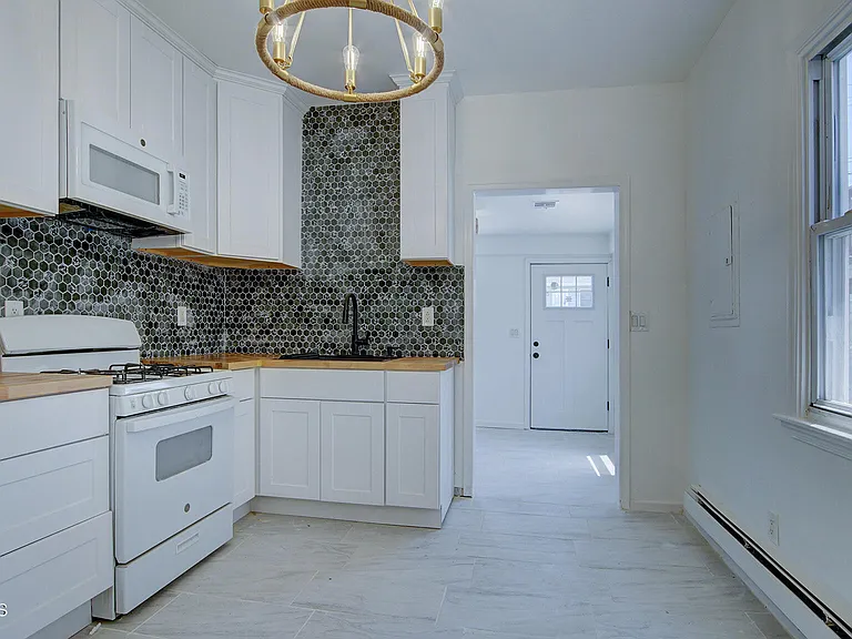 19 Bayview Ave #A — Photo 13