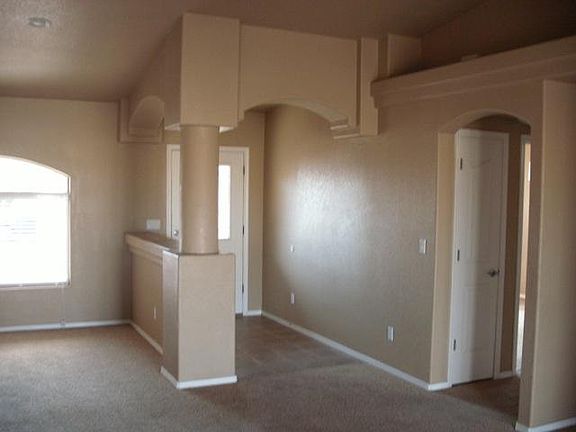 5th image of 2121 E Crystal Dr