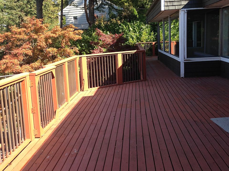 Extensive deck area