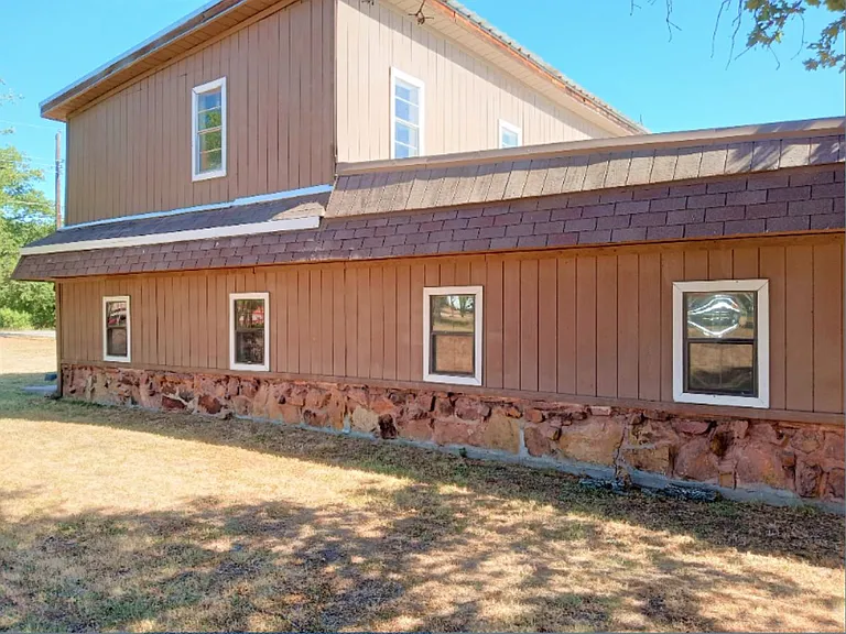 9142 County Road 197 — Photo 5