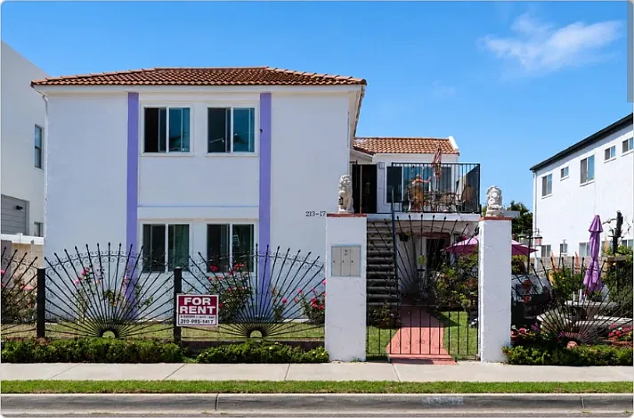 2 bed, 1.5 bath, 875 sqft, $2,600 — Photo 1