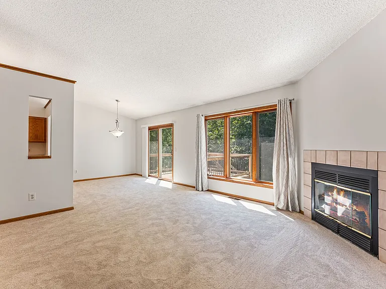 15465 Sussex Dr — Photo 5
