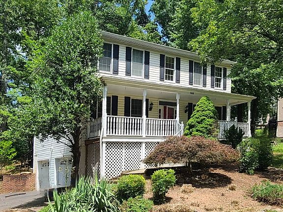 2nd image of 105 Oakwood Dr