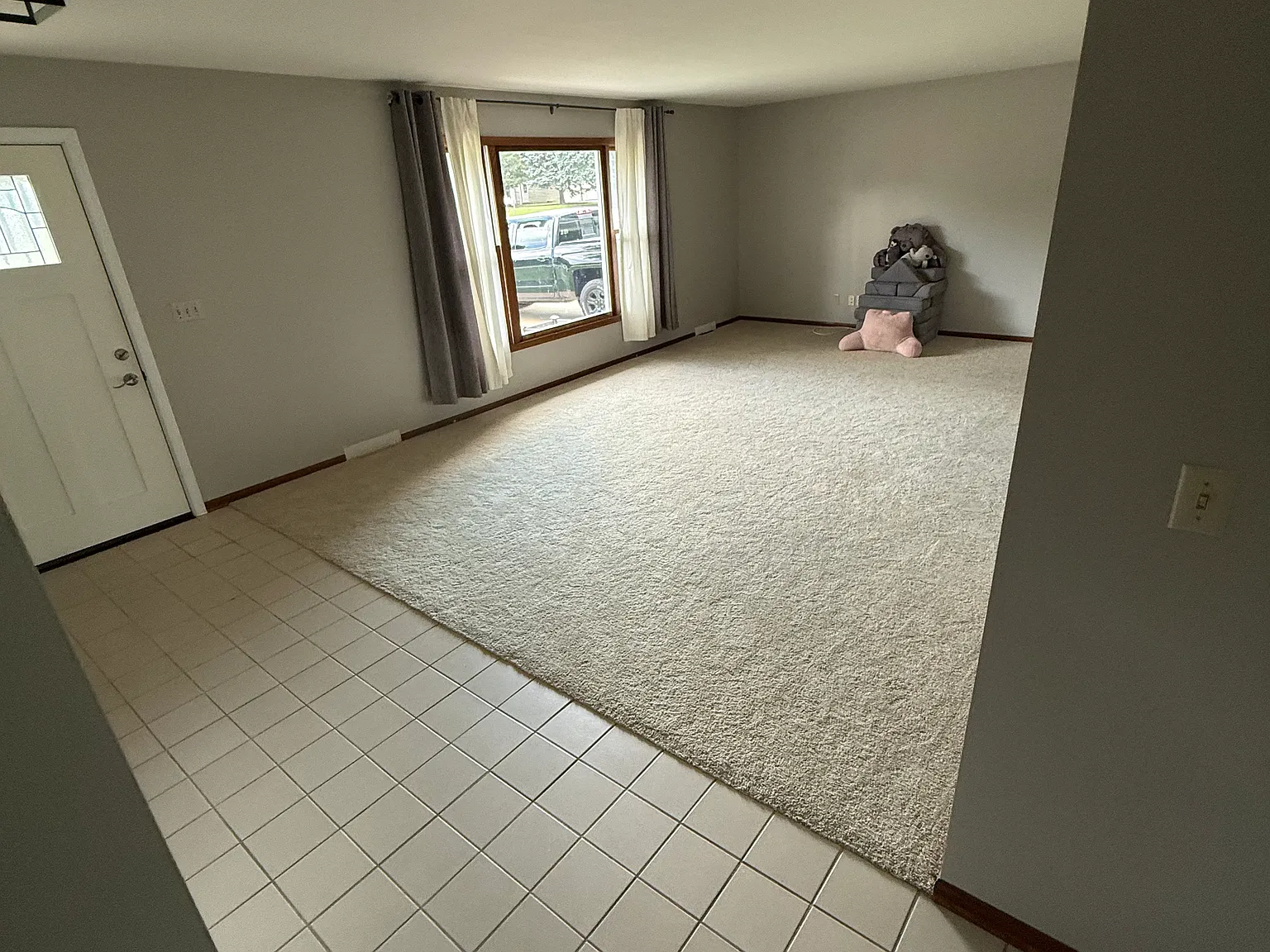 3 bed, 2445 sqft, $3,200 — Photo 2