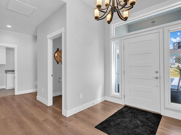 3rd image of 1326 Medley Dr
