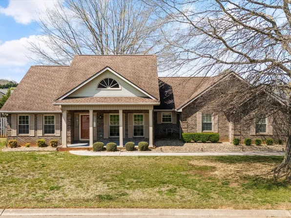 1323 Liverpool Ln, Maryville, TN 37803