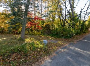 81 Old Broadway Avenue, Sayville, NY 11782