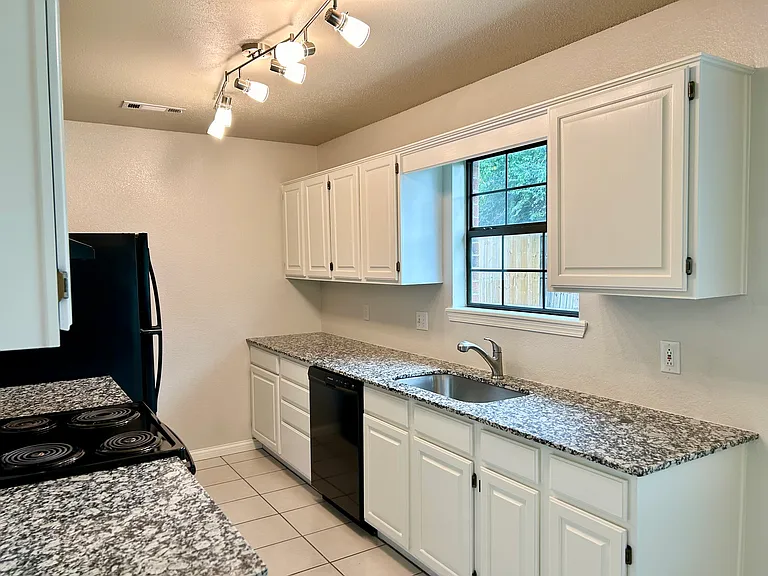 1546 N Plum Tree Dr — Photo 6